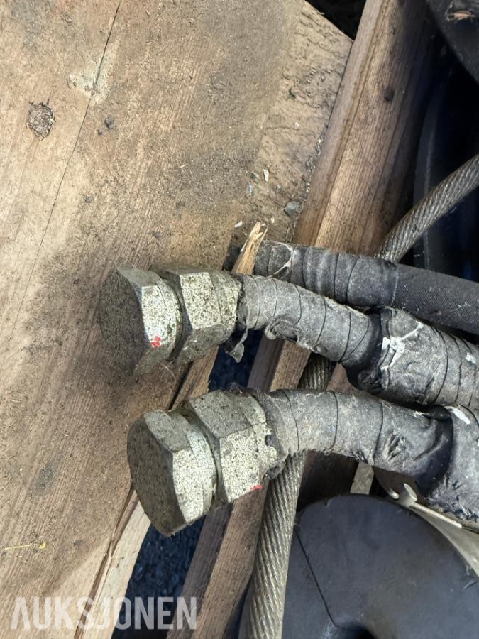Hydraulisk løftevinsj med vaier – trekker 2,5 tonn